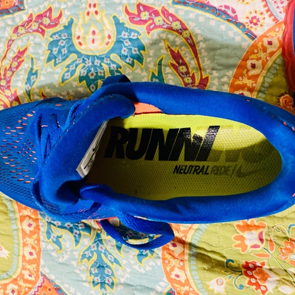 Nike Airmax Running Shoes - Picture 3 of 7